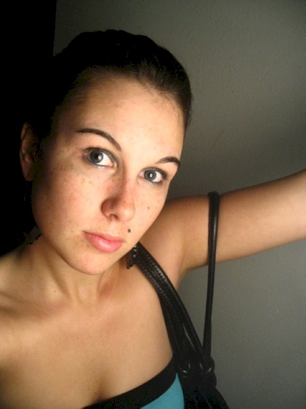 Femme seule en manque